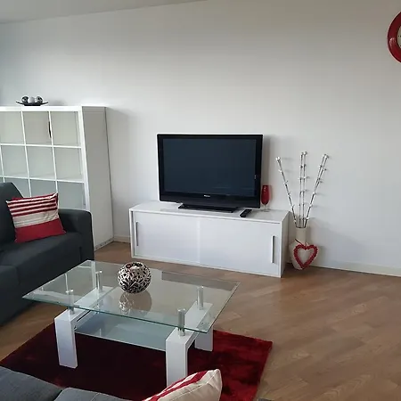 Two Bed Modern City Center With Gorgeous Views