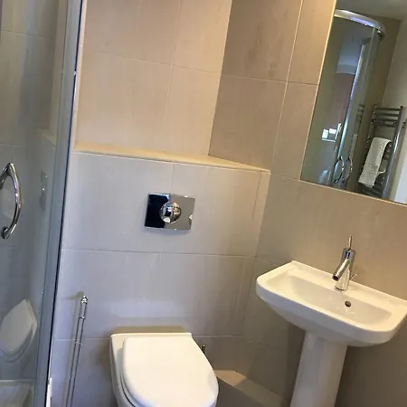 Two Bed Modern City Center With Gorgeous Views Apartment *