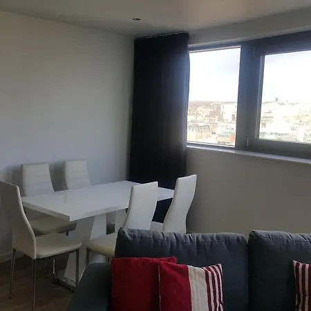 Two Bed Modern City Center With Gorgeous Views Apartment