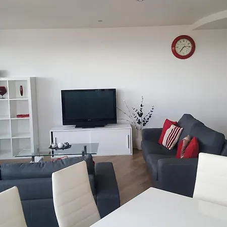 Two Bed Modern City Center With Gorgeous Views Apartment