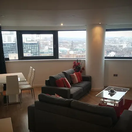 Two Bed Modern City Center With Gorgeous Views
